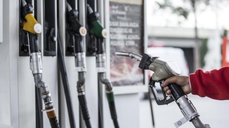 Benzine indirim geliyor: Petroldeki düşüşle pompaya yansıyacak